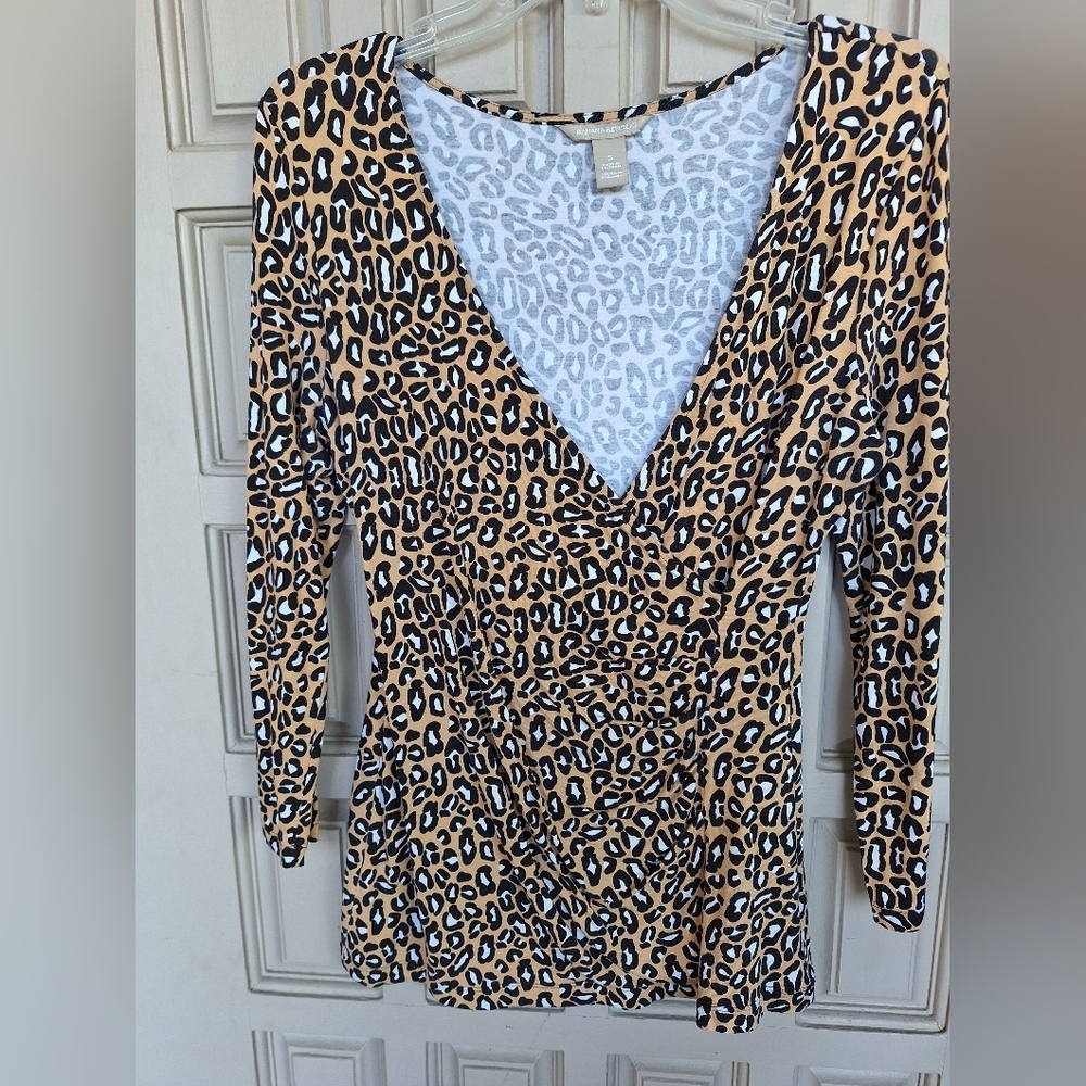 Banana Republic Pullover Blouse SzS Deep V Neck Tan Animal Stretchy Long Sleeves